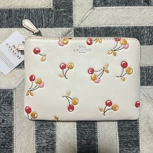 New Coach small leather zip bag